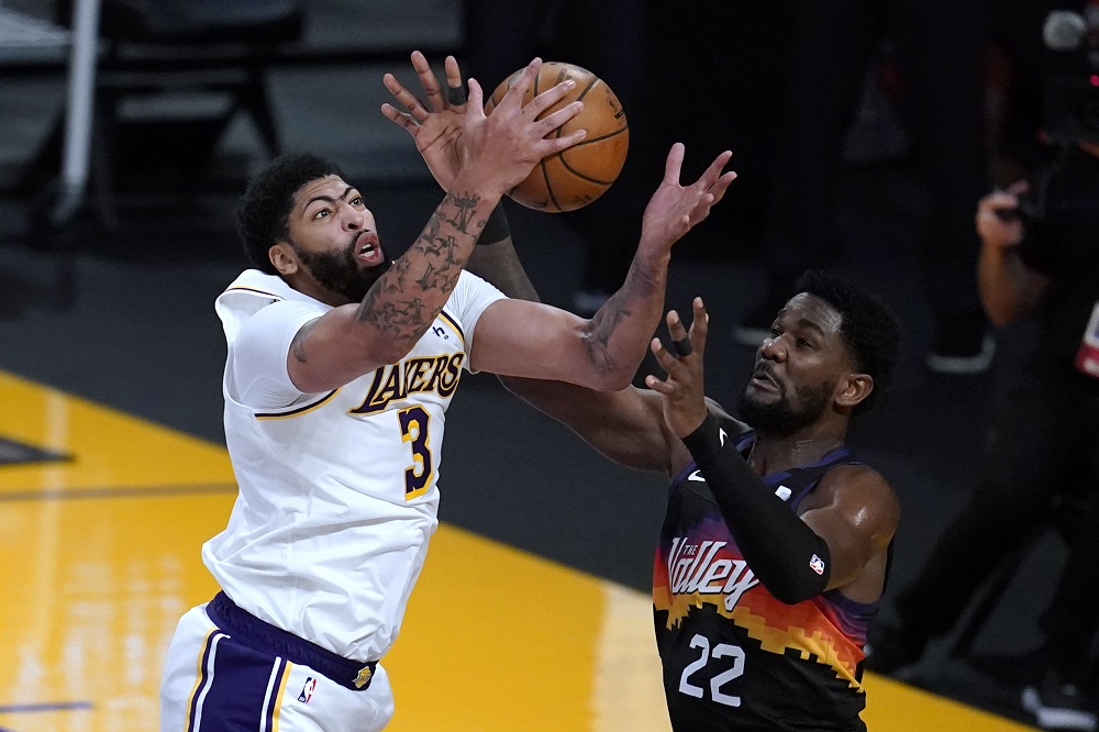 Anthony Davis切入上籃。 圖／美聯社／達志影像