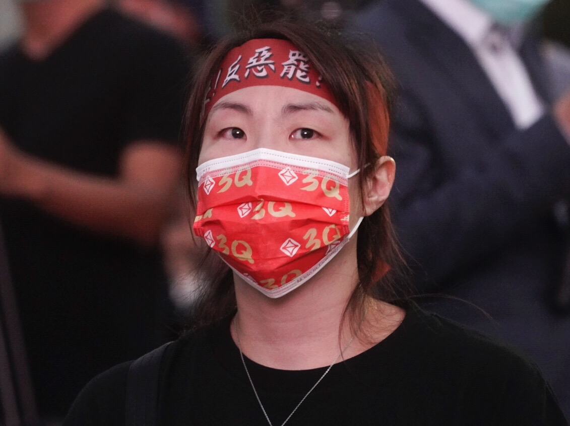現場有支持者面帶哽咽。 圖：張良一／攝