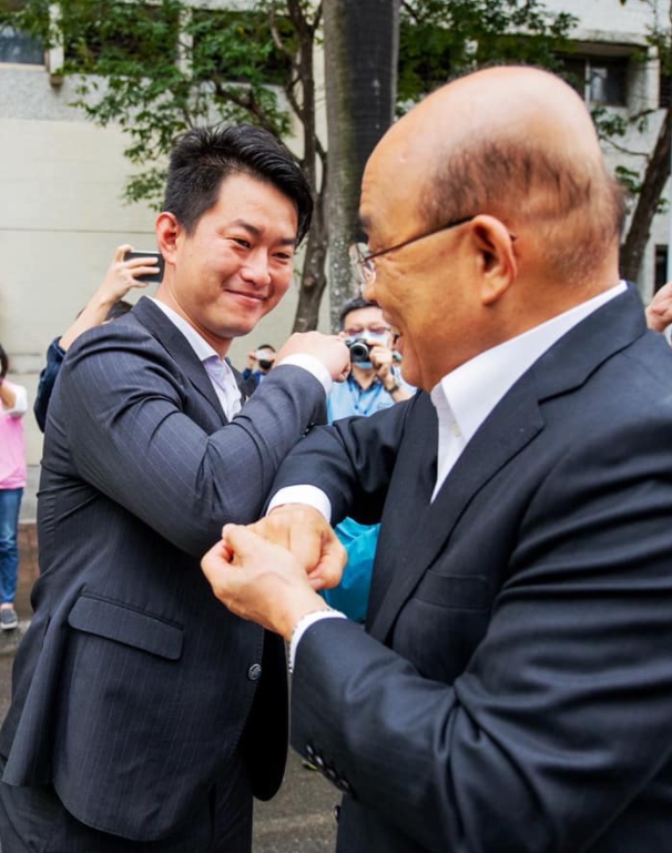 陳柏惟被罷免後，蘇貞昌在臉書替陳加油打氣。 圖：蘇貞昌臉書