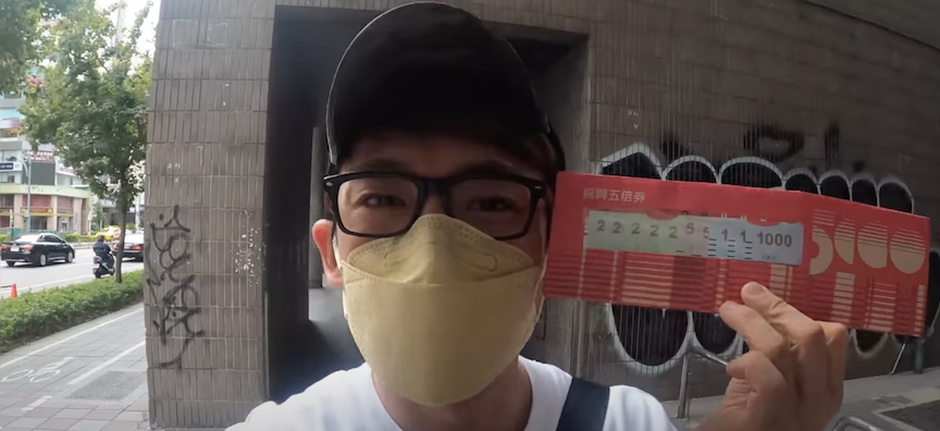 阿滴分享用五倍券消費購入的夢幻逸品。 圖：翻攝YT/阿滴日常