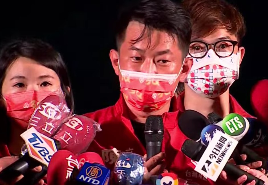 陳柏惟在罷免案投票日前最後一週時間內，網路聲量30萬4037筆，遠遠超越總統蔡英文衝上第一名寶座 image source：翻攝自網路