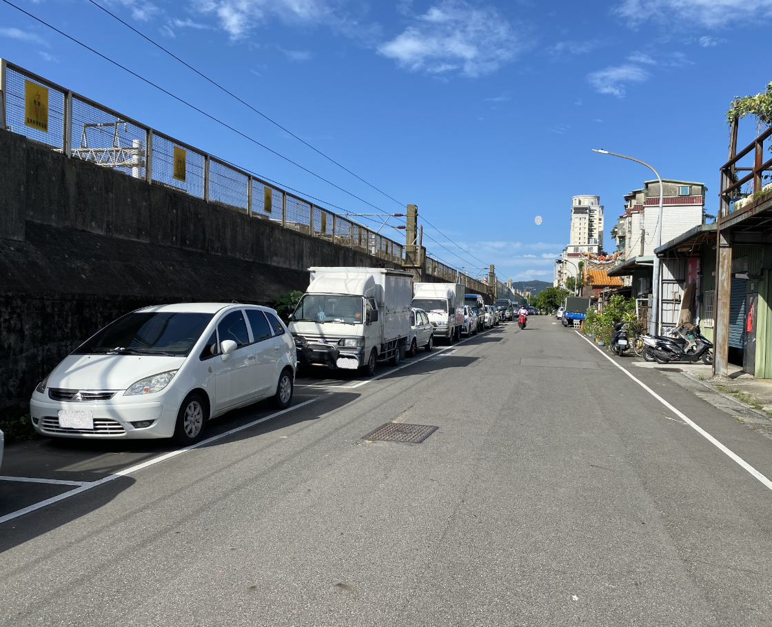 板橋、淡水等5路段路邊停車位11月起收費管理。 圖：新北市交通局提供