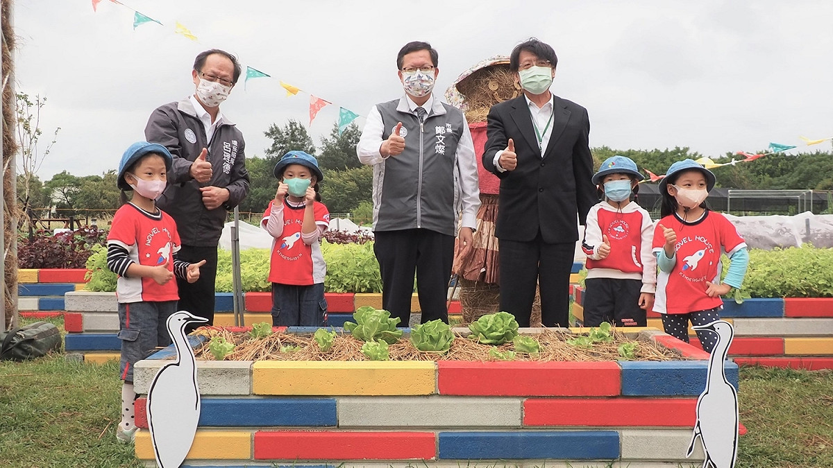 鄭文燦感謝所有農民、專家及環保團體在管制期間的合作，讓良田恢復生機、重新耕作。 圖：桃園市環保局/提供