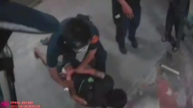 員警獲報趕到將殺人的陳姓男子當場壓制逮捕。 圖：警方提供