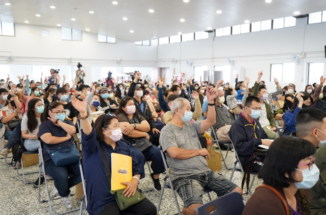 市場處今(26)日辦理鶯歌美食廣場招商說明會，現場超過200位攤商參與，報名狀況踴躍。 圖：新北市市場處提供