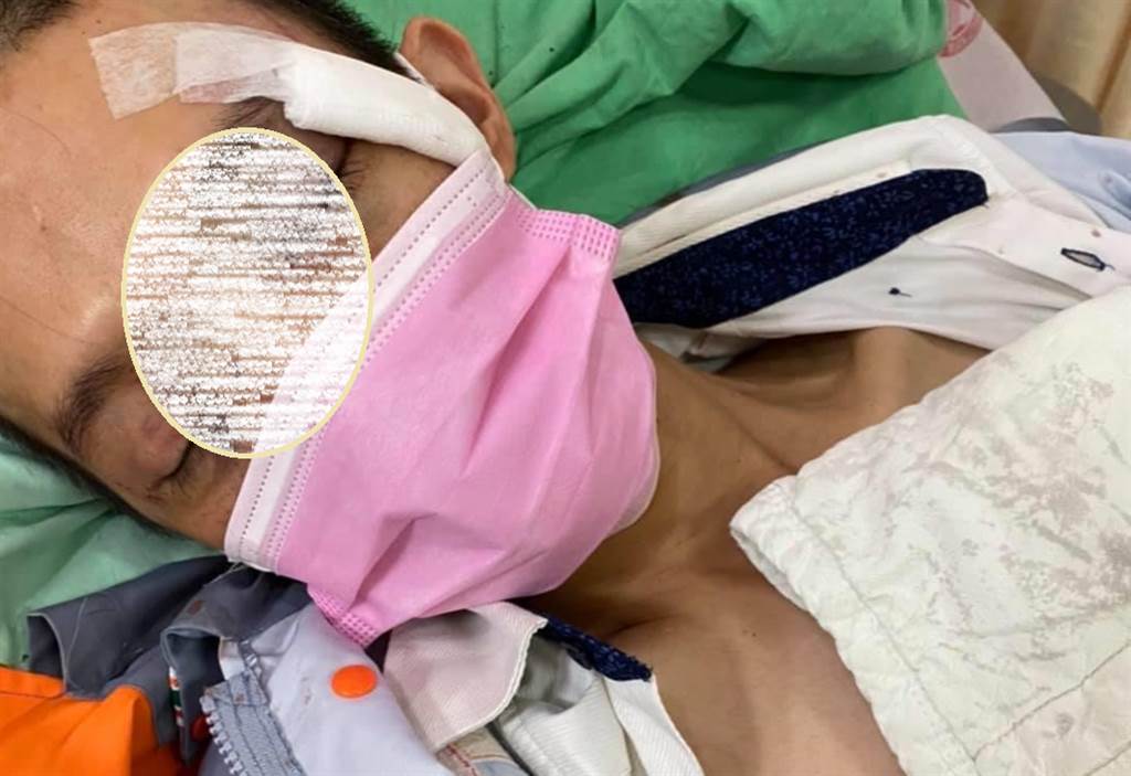 台中一名超商大夜班男店員提醒顧客未戴口罩，對方竟惱羞成怒持玻璃瓶狂毆。 圖：翻攝爆料公社