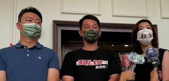 陳世凱（左）在臉書發文，力挺林靜儀（右）參加補選。  取自陳世凱臉書