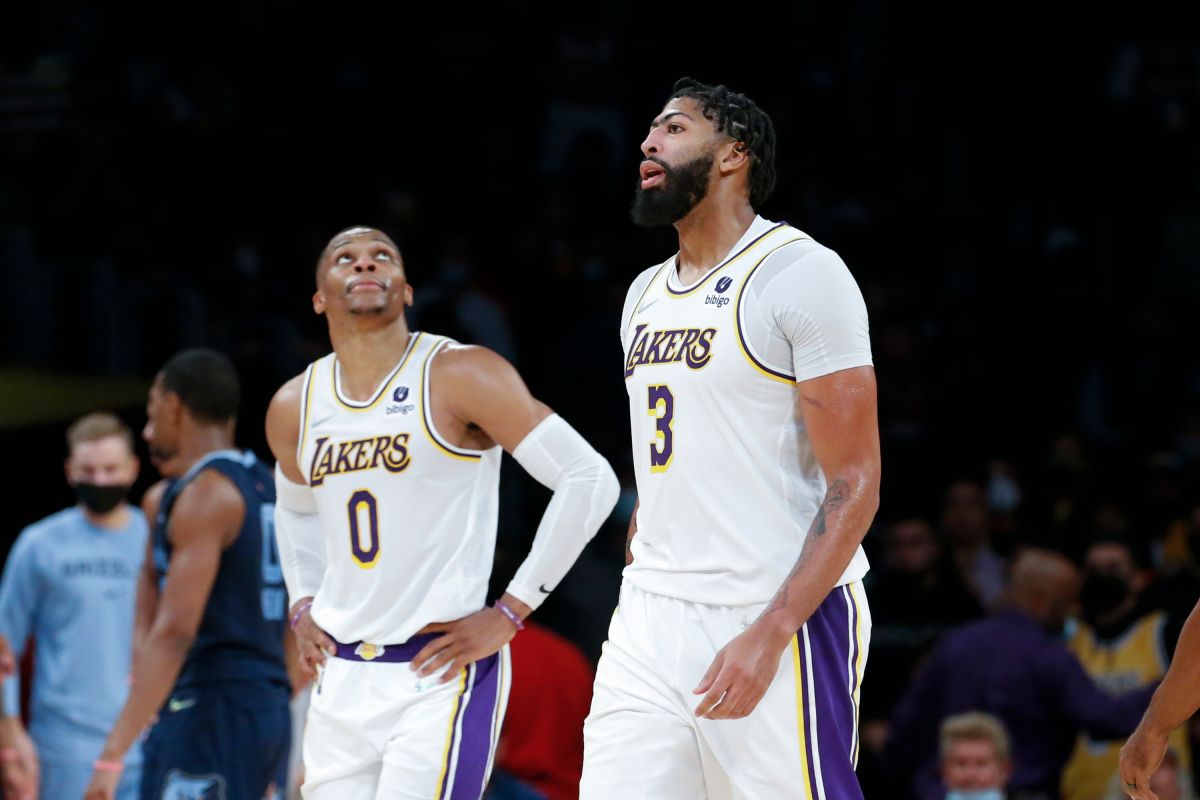 湖人「威少」Russell Westbrook(左)繳出「四雙」，湖人遭雷霆逆轉。 圖／美聯社／達志影像