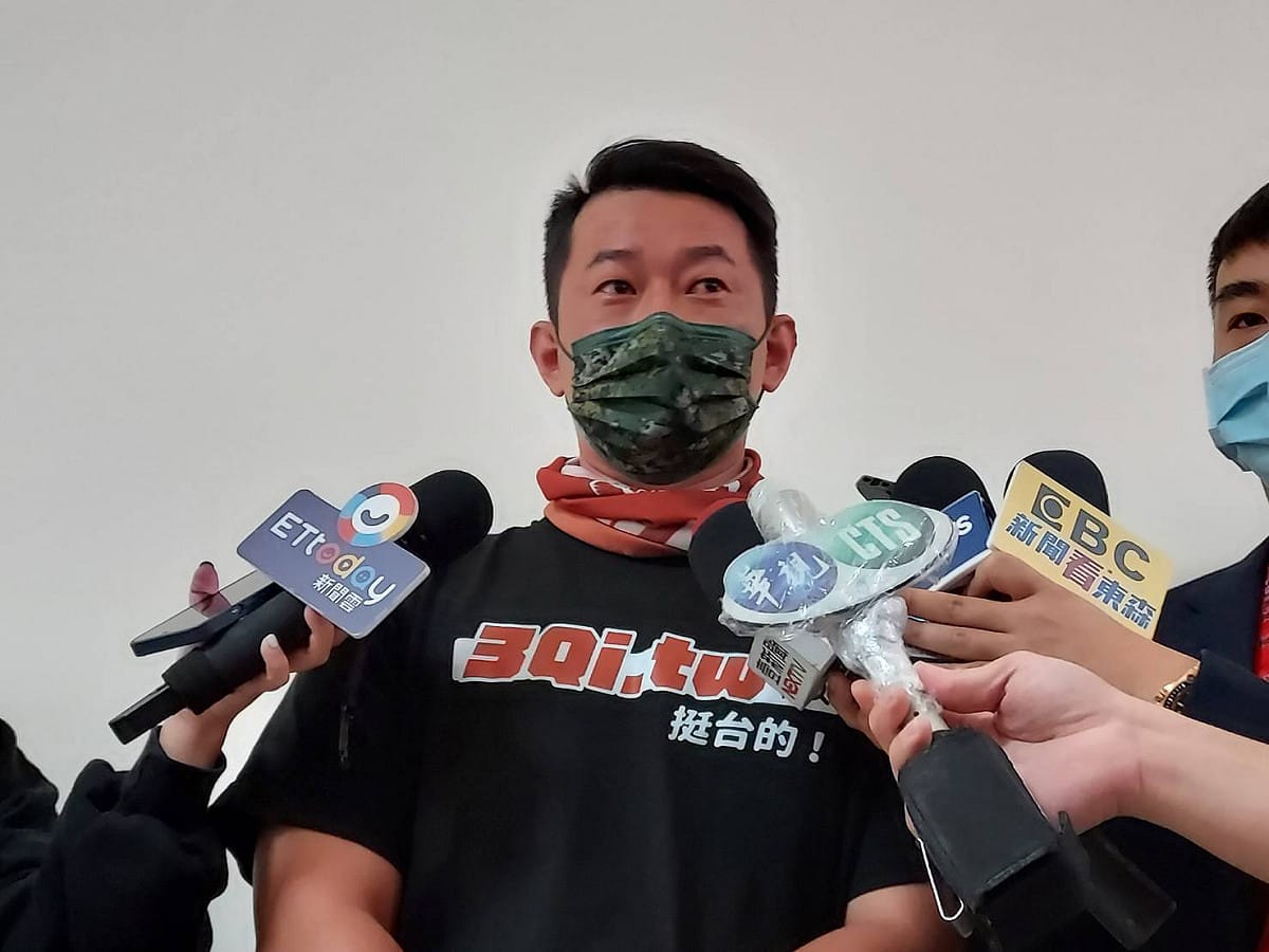 陳柏惟在質詢後，接受媒體訪問。 圖：陳佩君／攝(資料照)