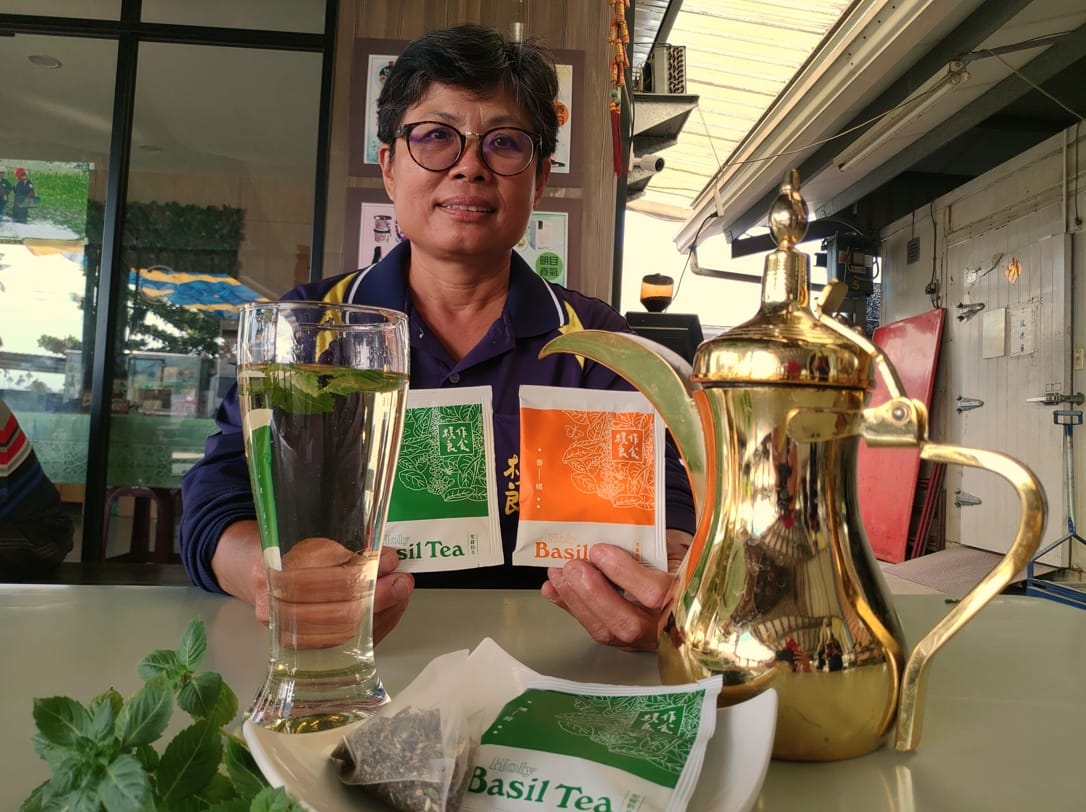 除專職契作戶外，也歡迎「半農半Ｘ」的「兼職戶」，特別歡迎想體驗田園生活，又想有點收入的民眾，樸作良食創辦人黃淑女說，目前近十組的壯年轉業或退休熟年，過著有如陶淵明般的田園生活，又有穩定收入。 圖/樸作良食