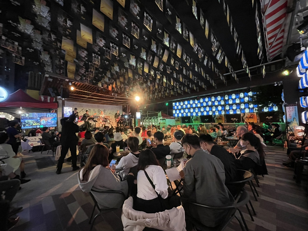 台中爵士音樂節產業串連的巡演之旅，10月25日由逢甲夜市第一名小吃激旨燒鳥揭開序幕。 圖：台中市政府文化局提供