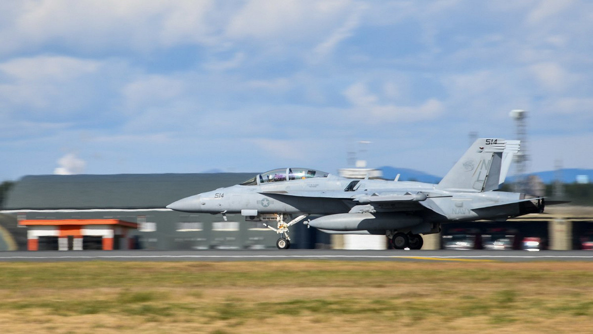 美軍太平洋艦隊司令部公布「EA-18G咆哮者」電戰機前進部署日本三澤基地。 圖：翻攝 U.S. Pacific Fleet推特