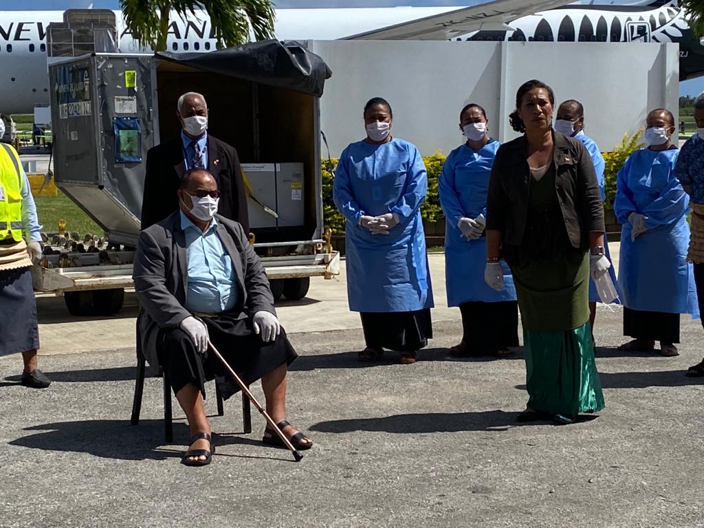 太平洋島國東加(Tonga)出現首例境外移入確診，圖為COVAX發配新冠疫苗於三月抵達東加。 圖:WHO推特