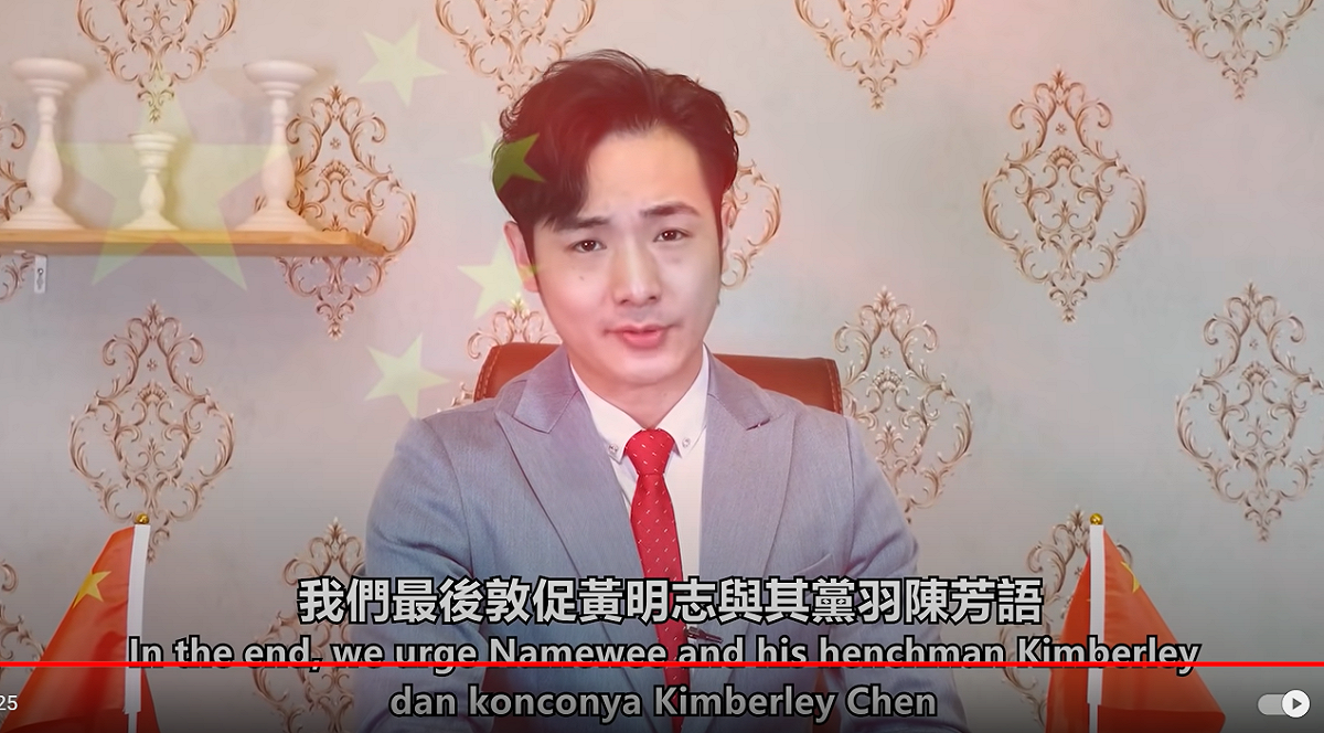攝徒日記反串中國官媒的視角發言。 圖：翻攝自黃明志YouTube頻道