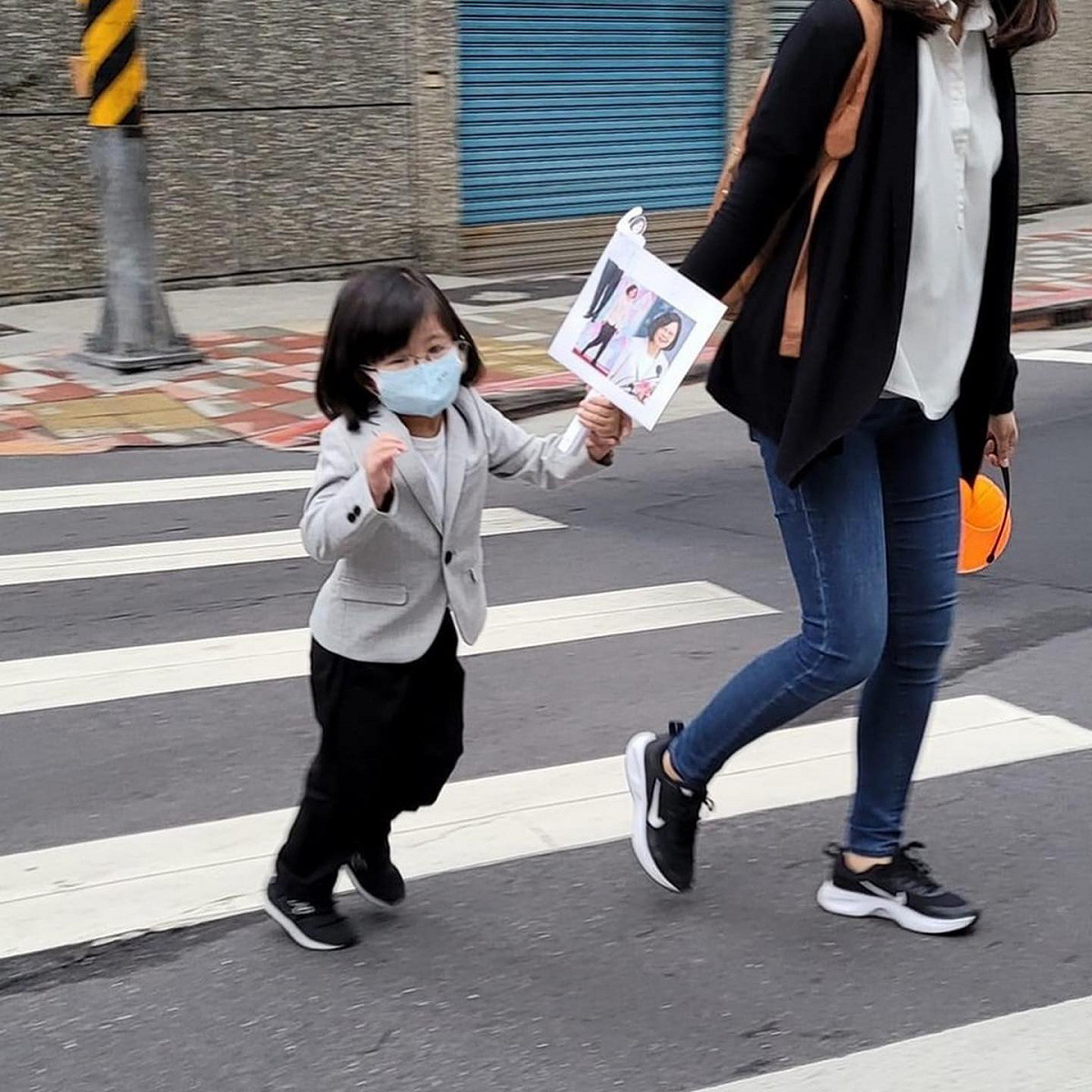 「迷你小英」。 圖：擷取自陳亭妃臉書