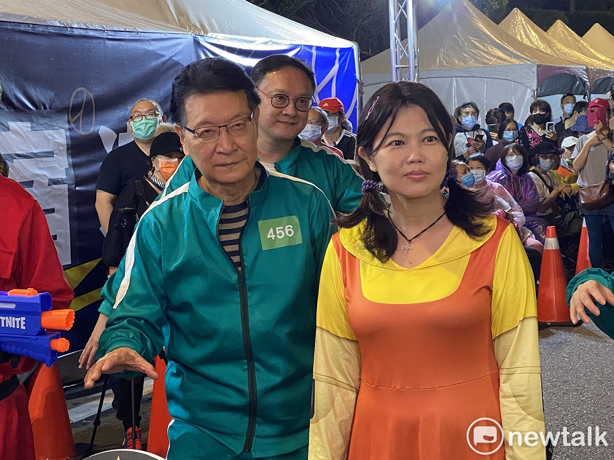 國民黨今晚在凱道辦《魷魚遊戲》一二三木頭人行動劇。 圖：周煊惠 / 攝