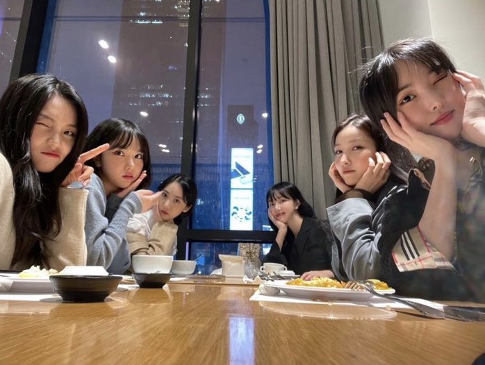GFRIEND今年5月無預警宣布不續約解散，但是成員間的感情還是很要好。 圖：翻攝自IG