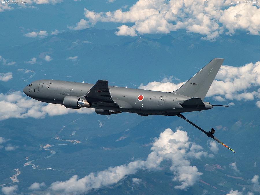 日本航空自衛隊(JASDF)向美商波音公司訂購的「KC-46飛馬」加油機，1日完成首架交付。 圖：翻攝波音官網