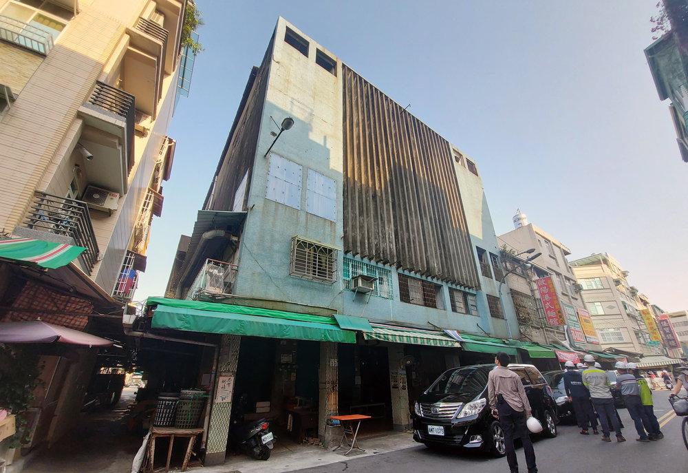 陳其邁要求工務局拆除中都戲院。 圖:高雄市政府提供