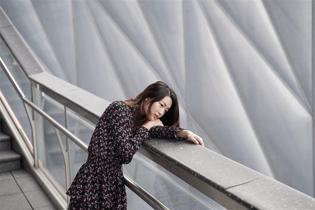 屏東大學聘任涉抄襲的爭議旅美設計師江孟芝為副教授級專業技術人員，被質疑「量身打造」。 圖：翻攝臉書