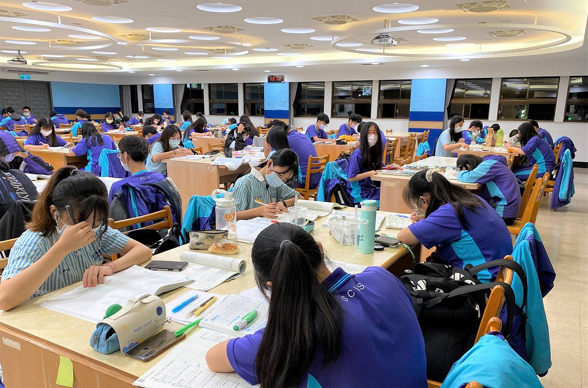 8月1起教育部規定高級中等學校每週全校集合活動（如朝會）最多1天。 圖：新北市教育局 / 提供 (資料照)