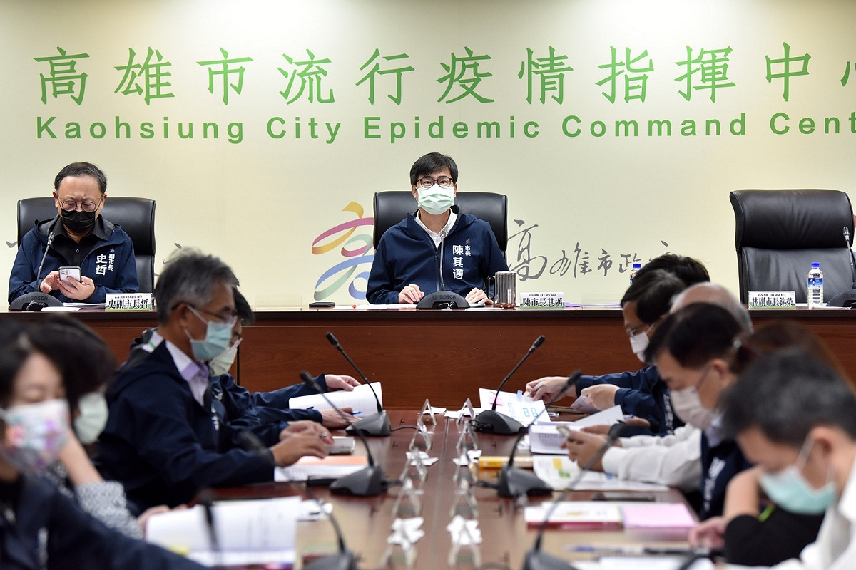 陳其邁(中)宣布啟動托育裝設監視器試辦計畫。 圖：高雄市政府提供