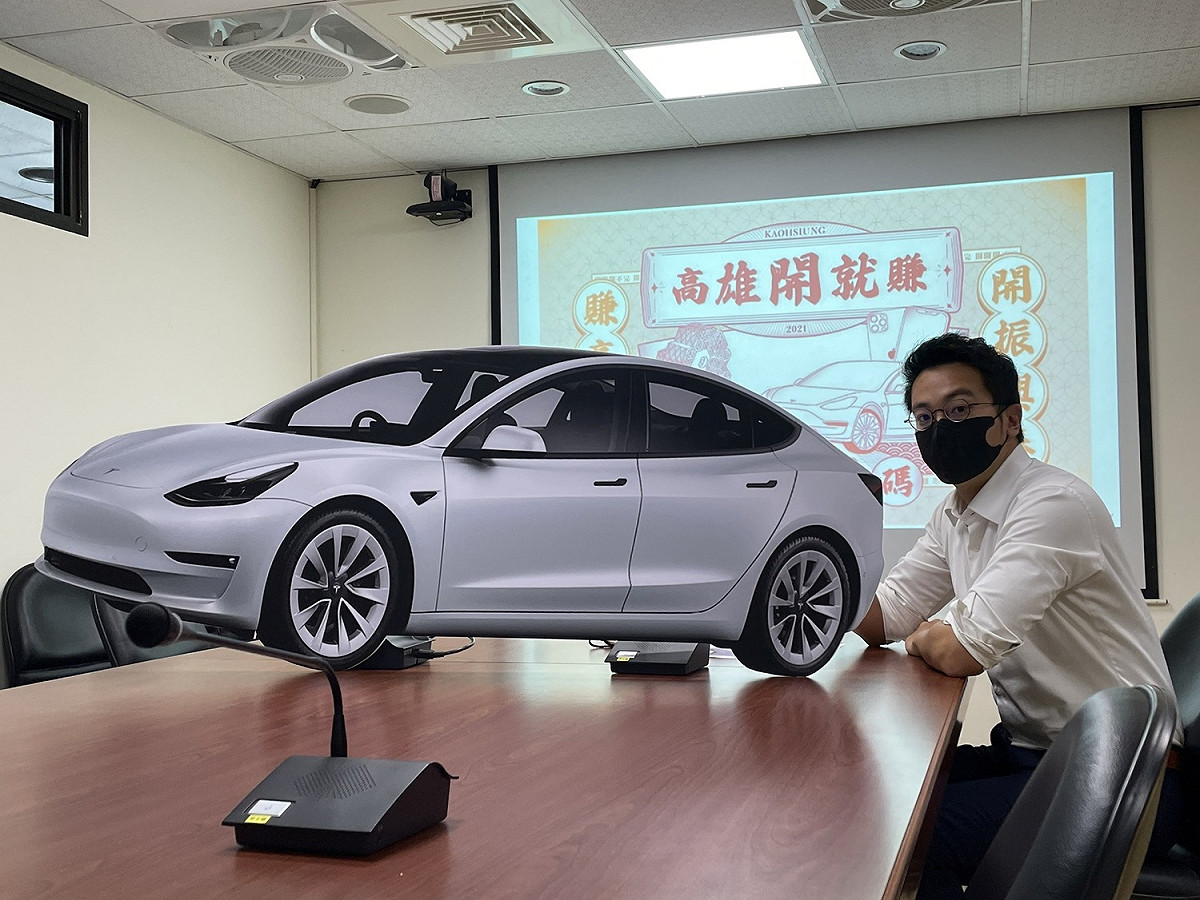 「高雄開就賺」抽出首部最大獎特斯拉電動車。 圖：高雄市政府提供