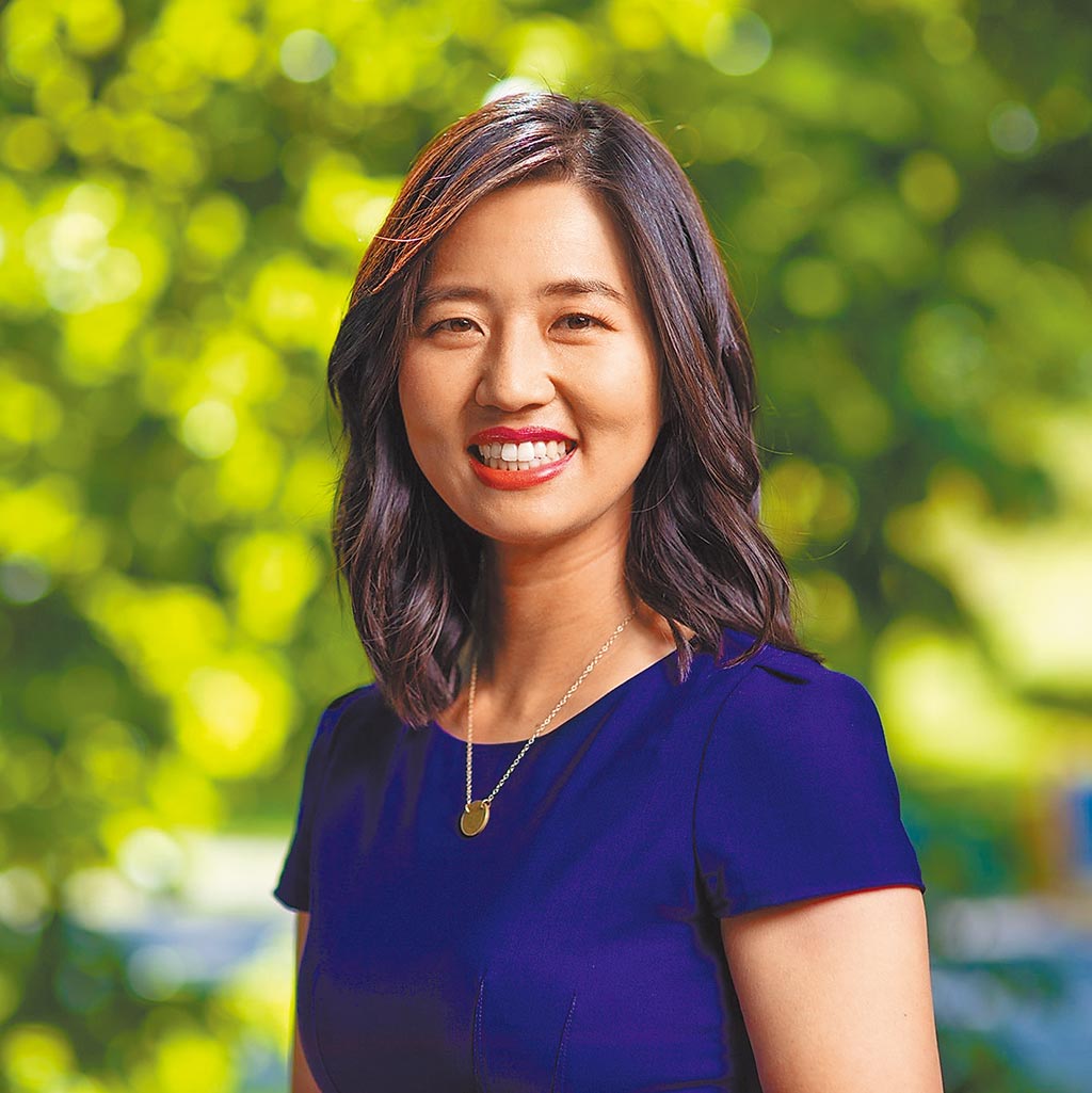 美國波士頓市長選舉，由台裔女議員吳弭（左）勝選成為首位女市長。 圖 : 翻攝自吳弭推特