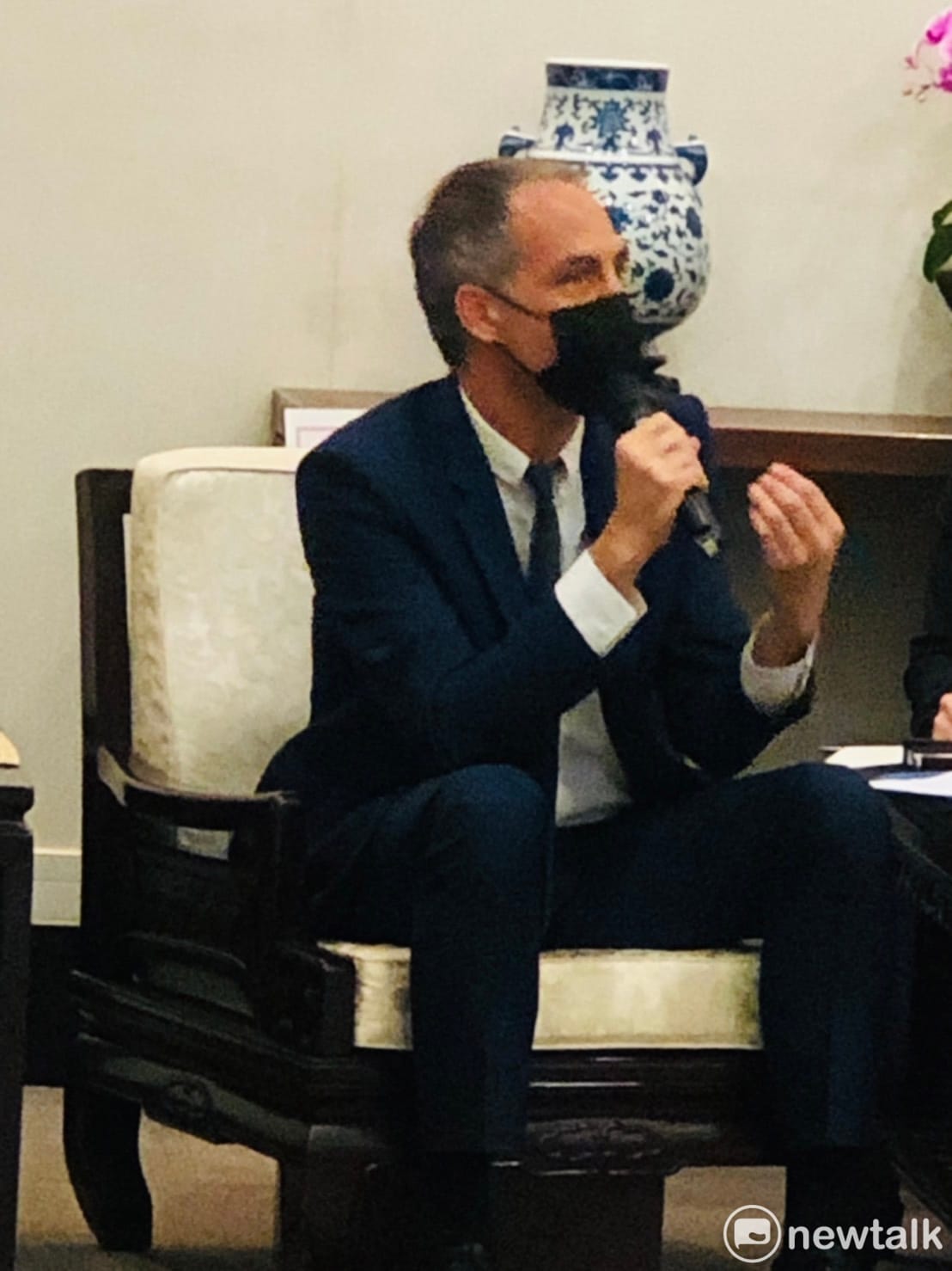 歐洲議會「外來勢力干預歐盟民主程序 （含假訊息）」特別委員會（Raphaël Glucksmann，法國籍）。 圖：謝莉慧/攝