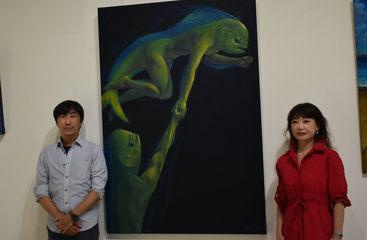 周耀東（左）與策展人陳美芬。 圖：孫家銘攝