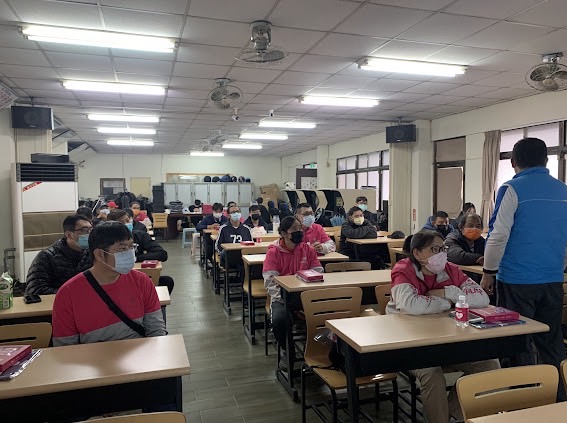新北巿交通局特別辦理外送員安全駕駛訓練-學科課程。 圖：新北市交通局提供