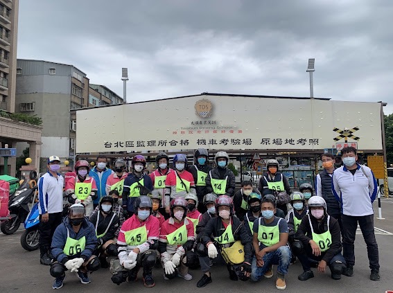 外送員參訓合影。 圖：新北市交通局提供