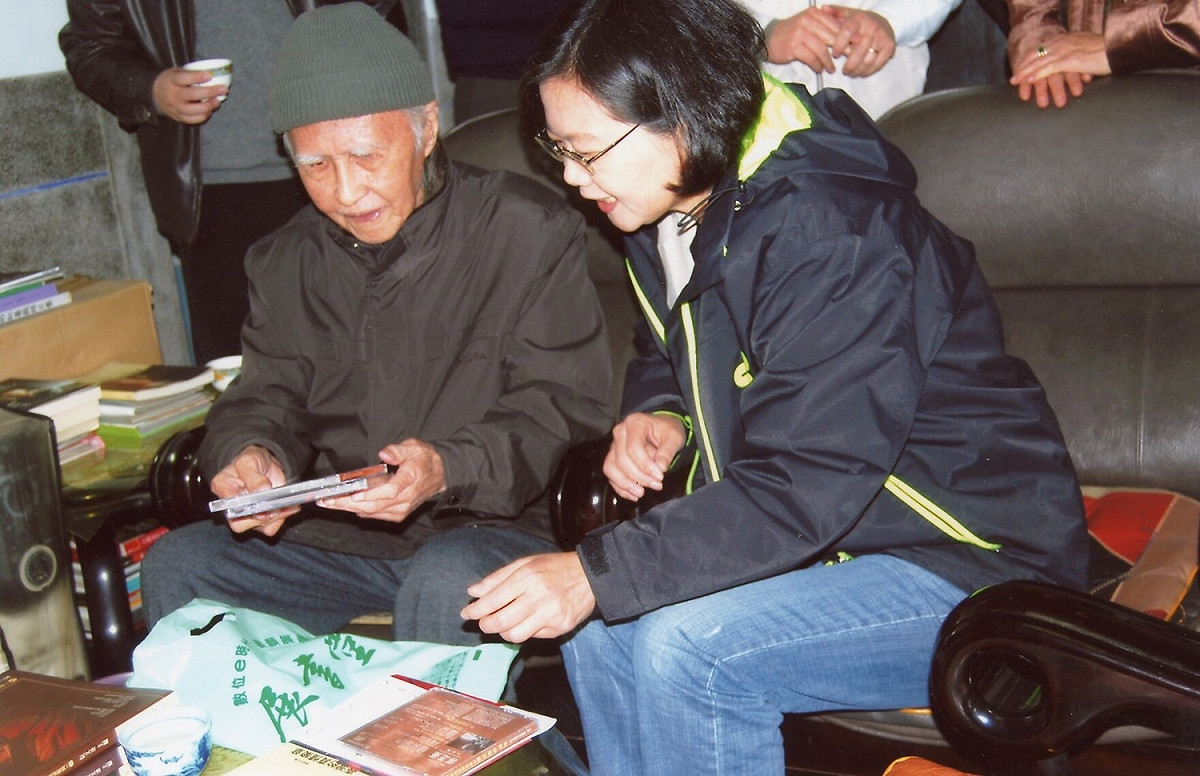 蔡英文2011年拜會郭芝苑老師 圖：文化總會提供