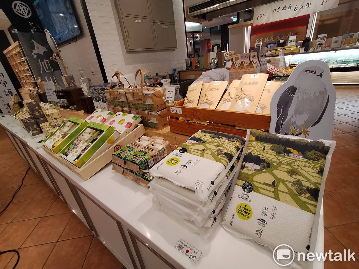 微風超市南山旗艦店從11月4日起一連11天舉辦「霧峰特色饗宴」快閃活動，以最優質的霧峰農特產，推薦給北台灣的消費者。 圖：唐復年/攝