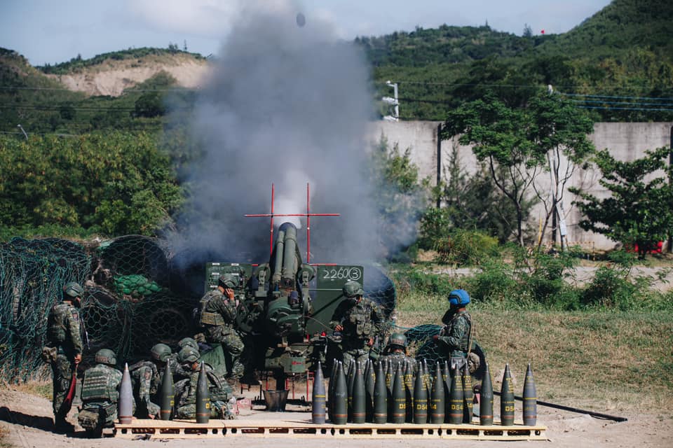 夏瀛洲說台軍訓練四個月根本不夠。 圖：擷取自國防部發言人臉書