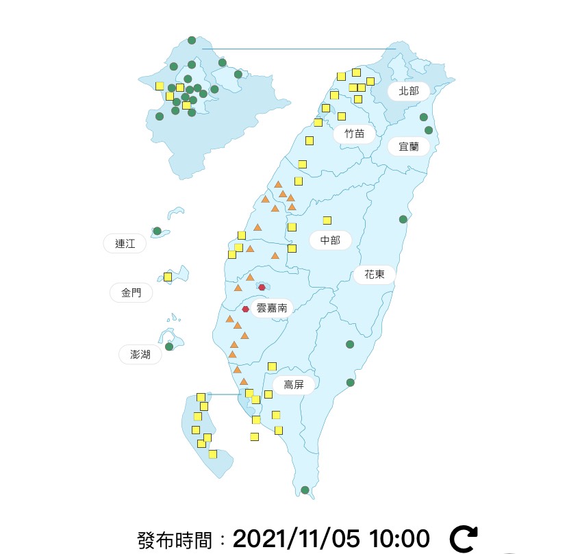 今日中南部空氣品質不佳，嘉義及新營測站一度達紅色警示等級。 圖：擷取自環保署網站