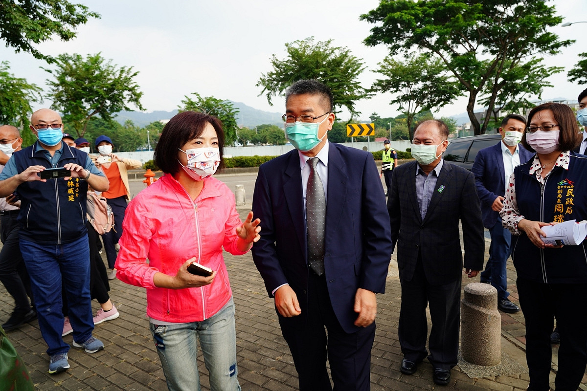 徐國勇到太平區視察，允諾補助聯合行政中心1億元興建經費。 何欣純服務處/提供