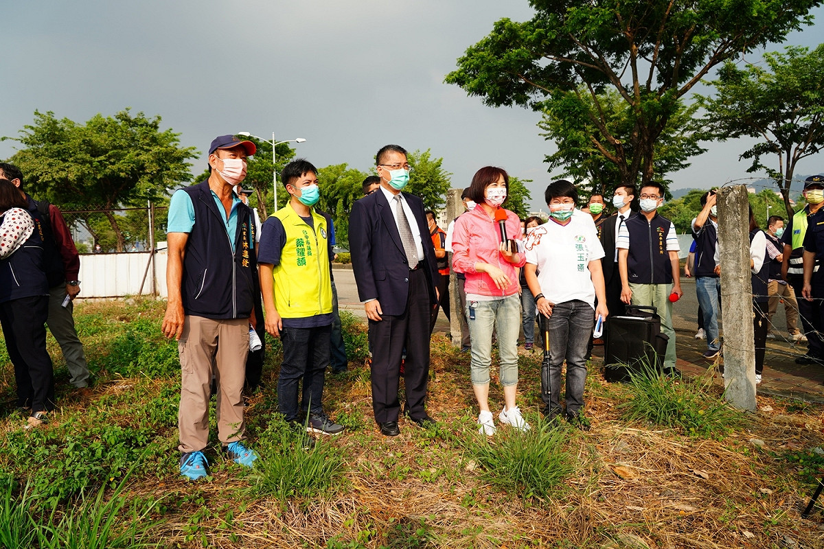 徐國勇到太平區視察，允諾補助聯合行政中心1億元興建經費。 何欣純服務處/提供