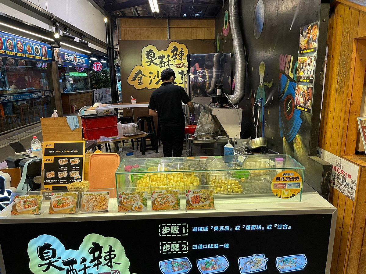 新北加倍券中獎名單將於11月8日上午8點公布於活動官網，11月15-28日開放民眾到選取的統一超商門市兌領，領券完成還送中杯美式咖啡。 圖：新北市市場處提供