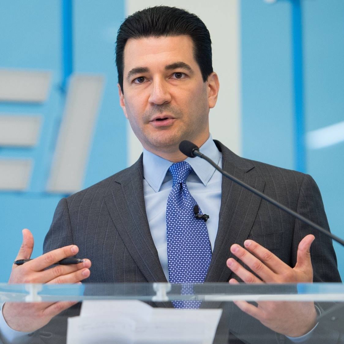 前FDA局長、現任輝瑞公司董事戈特利布（Scott Gottlieb）認為，美國疫情將會在明年1月結束。 圖：翻攝自Scott Gottlieb臉書