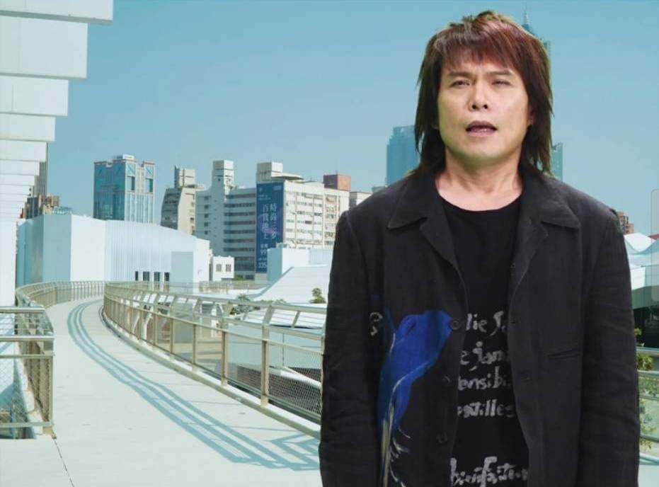 伍佰以冷面笑匠風格介紹高流。 圖：翻攝高流形象影片