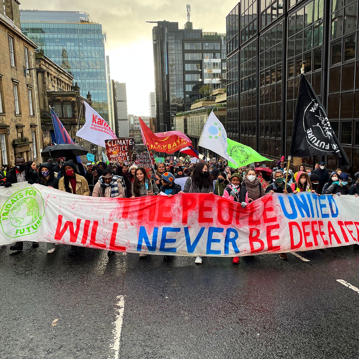 全球各地串聯舉行的數十場示威抗議COP26。  圖/Greenpeace UK @GreenpeaceUK