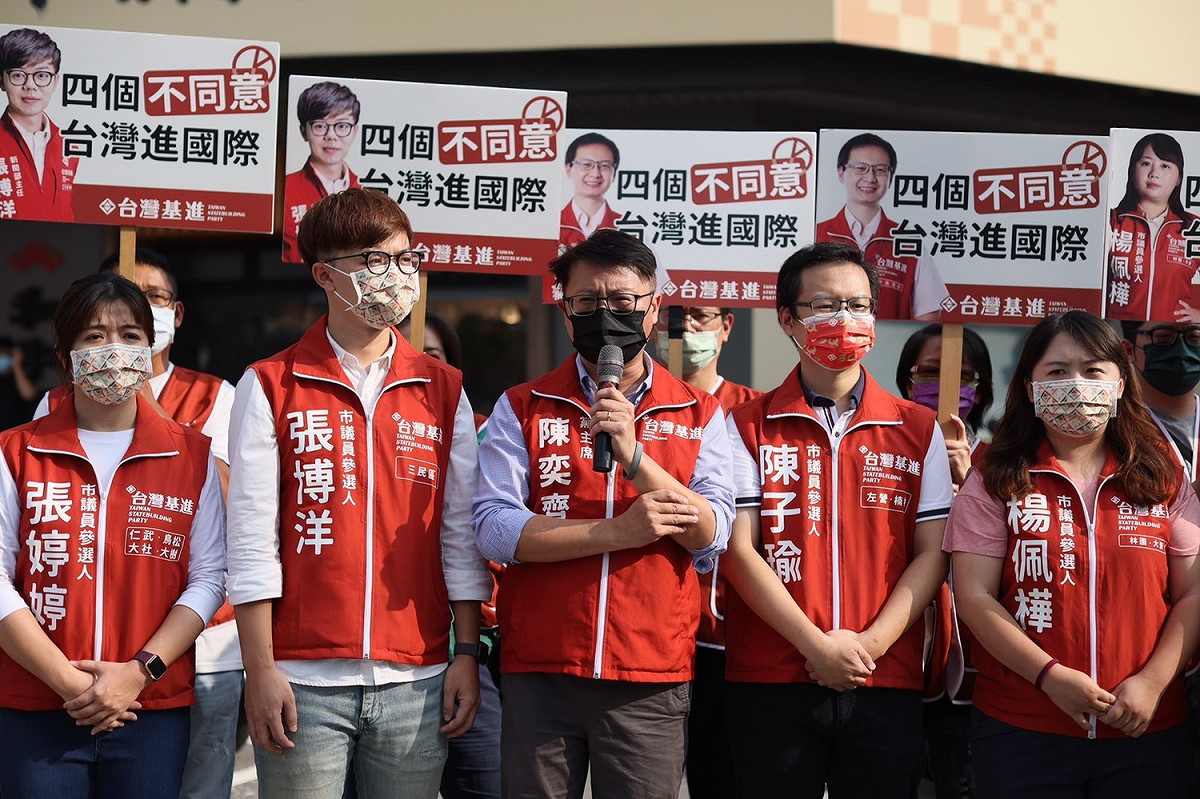 基進黨主席陳奕齊(中)表示將延續罷韓的動能。 圖：台灣基進提供