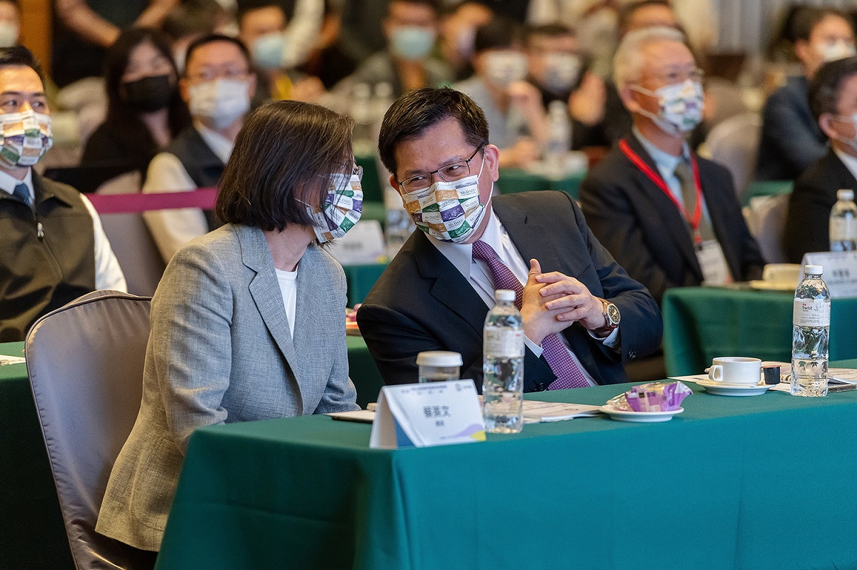 總統蔡英文與前交通部長林佳龍出席「大肚山產業跨域創新高峰論壇」開幕式 圖：總統府 / 提供