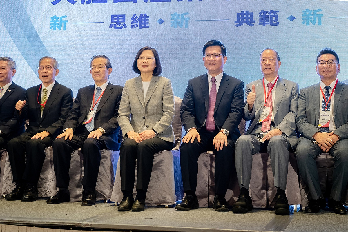 總統蔡英文（中）出席「大肚山產業跨域創新高峰論壇」開幕式 圖：總統府 / 提供
