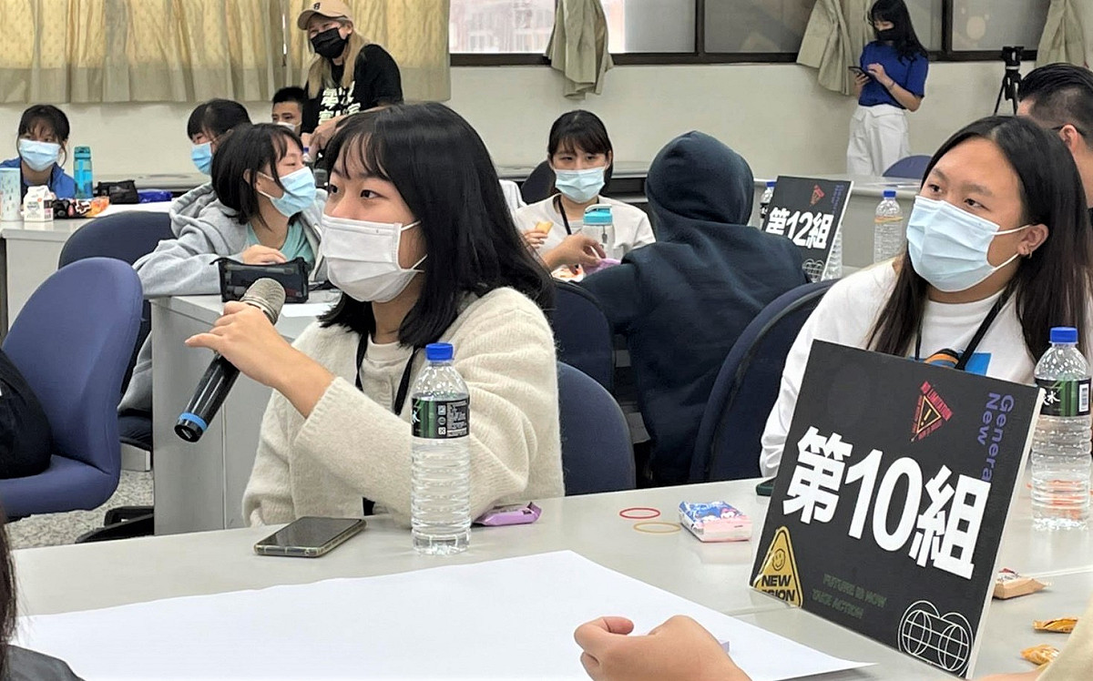 學生與講師熱烈互動與提問(新北高中場次)。 圖：新北市教育局提供