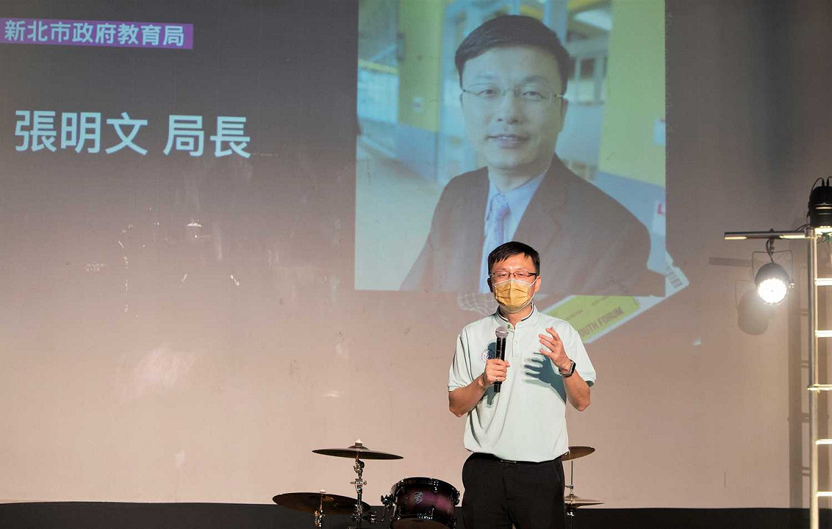 教育局長張明文昨(7)日至永平高中傾聽年輕世代意見與想法，期待成為未來領導重要人才。 圖：新北市教育局提供