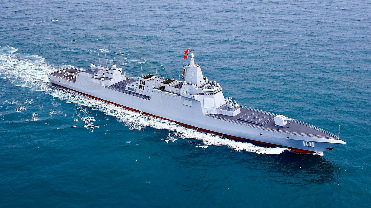 傳聞解放軍可部署艦射型反艦彈道導彈的「055型」導彈驅逐艦。圖為首艦「南昌號(舷號101)」。 圖：翻攝中國軍網