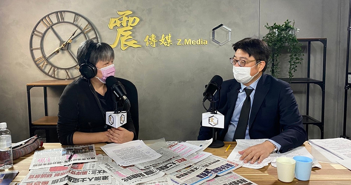 陸委會副主委邱垂正今（8）日接受網路節目主持人黃光芹專訪。 圖：《震傳媒》提供