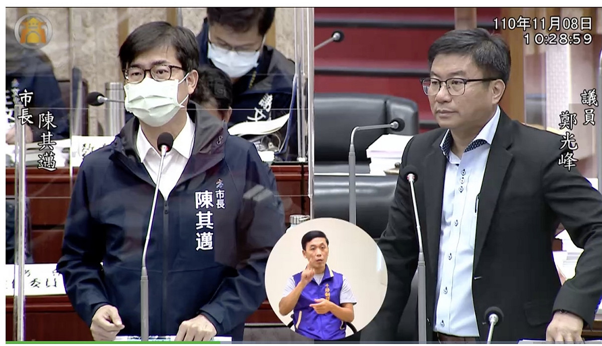 鄭光峰總質詢批三接公投，陳其邁堅持興達燃煤機組除役。 圖：高市議會民進黨團